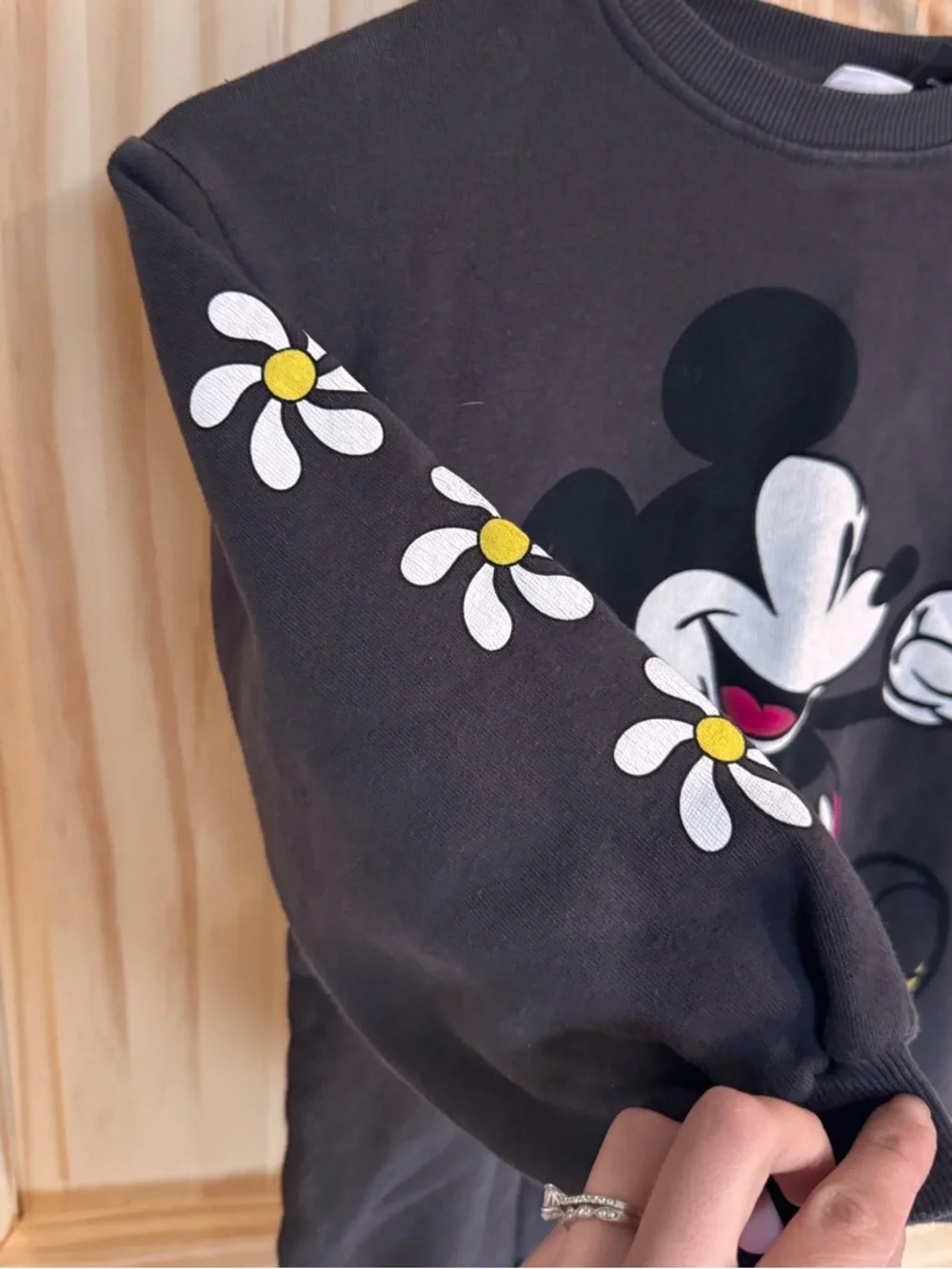 Zara‎ Kids Disney Mickey Mouse Daisy Sleeve Sweatshirt Gray Size 7
